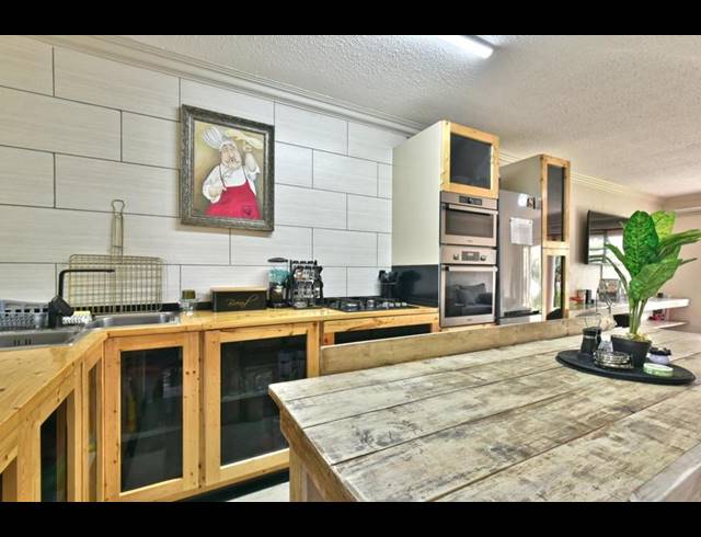 2 BEDROOM APARTMENT FOR SALE IN NEW REDRUTH